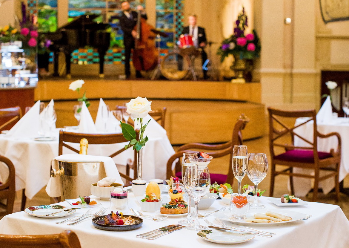 Двое за одним столом