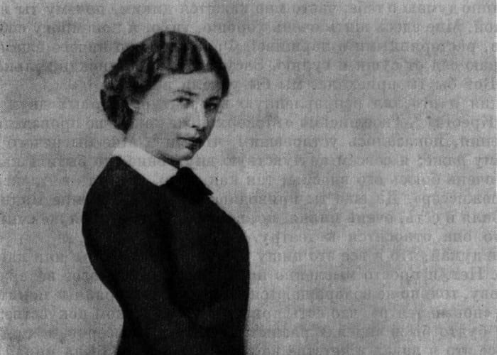 “Как тонка ты в красной шубке…”