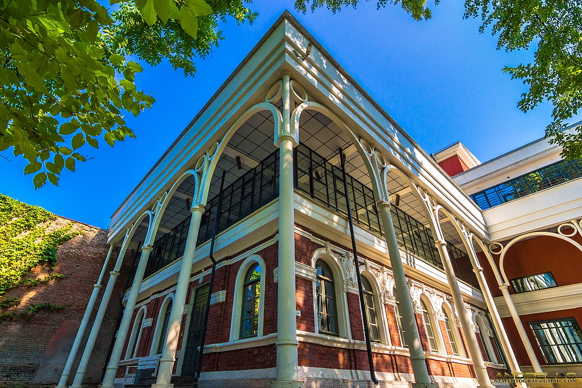 Прямой диалог между молодежью и театром