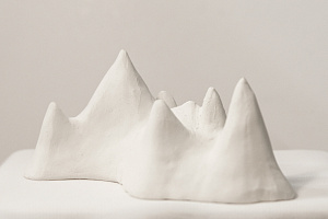 Сильвия Явен. Öar (острова), 2022. Камень, керамика