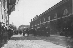 Император Николай II на смотре морских частей. Фотография ателье Буллы, до 1914. ЦГАКФФД