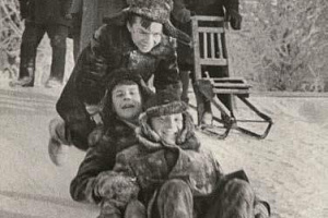 Лернер Я. М. Дети в Шуваловском парке. Конец 1960-х