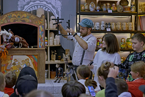 “Путешествие Льюиса Кэрролла сквозь зеркало, и что он нашел там”