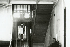 Парадная, в которой находилась квартира С. М. Кирова