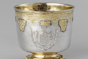 Стакан с изображением герба рода Карабановых. Нюрнберг. 1534—1585 гг. Ямнитцер В. Из собрания П. Ф. Карабанова. Музеи Московского Кремля